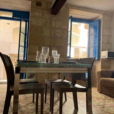 Traditional Townhouse In The Hearth Of Valletta Villa ภายนอก รูปภาพ