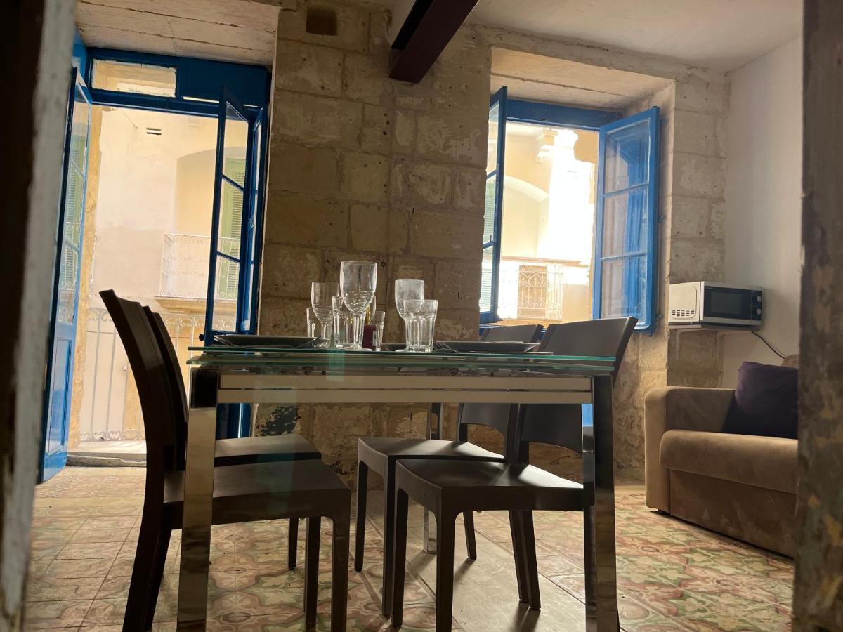 Traditional Townhouse In The Hearth Of Valletta Villa ภายนอก รูปภาพ